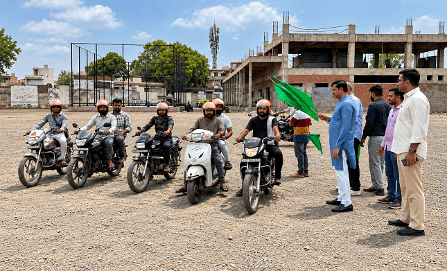 સુરેન્દ્રનગર, તમારી ઉબર બાઇક આવી ગઈ છે.